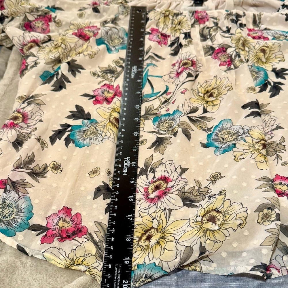 Torrid size 1X Beige Floral Puffed Sleeve Romantic Plus Size Women's Top - Picture 6 of 10